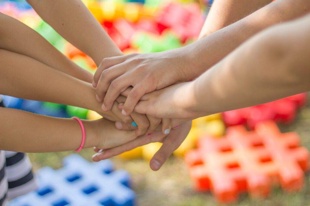 Gute Freunde halten zusammen - sich Hilfe suchen im familiären Umfeld